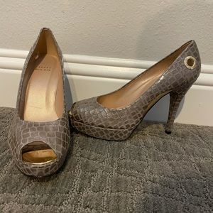 Stuart weitzman size 8 1/2 snake embossed pumps